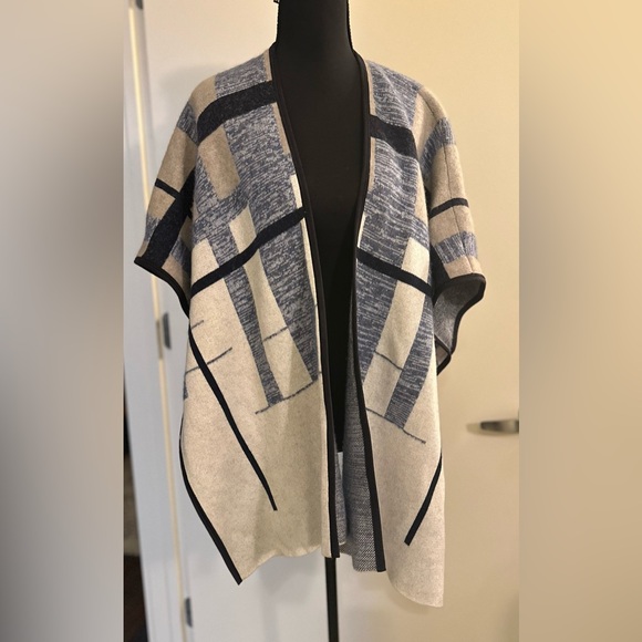 Lafayette 148 New York Jackets & Blazers - Lafayette 148 New York Open Front Wool Blend Poncho. Size S